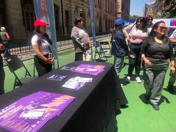 Foto: Difusión del Mapa de Cuidados en actividad de conmemoración del día de las personas cuidadoras (05 de nov 2025) / Equipo SUR